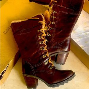 Original and super mint condition Born Boots.